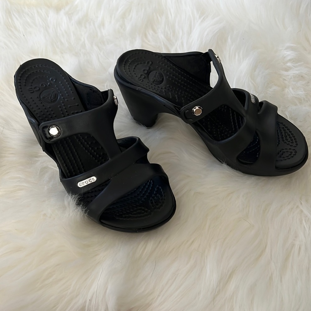 Crocs sandals size 6. Black mule sandal